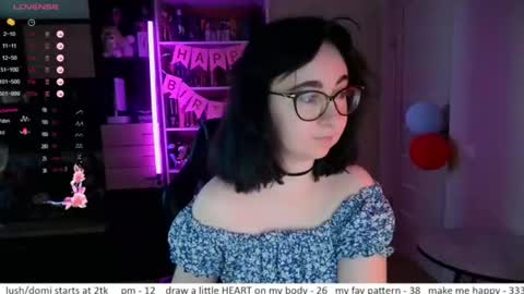 Snapshot of el_sweety chatting on July 16, 10:21 am If you like it when I meow give me a thumbs up online show from July 16, 10:21 am