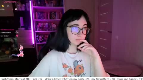 Snapshot of el_sweety chatting on July 20, 2:19 pm If you like it when I meow give me a thumbs up online show from July 20, 2:19 pm