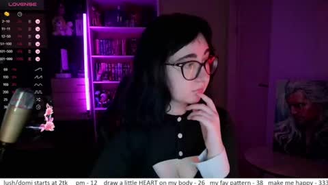 Snapshot of el_sweety chatting on July 21, 11:01 am If you like it when I meow give me a thumbs up online show from July 21, 11:01 am