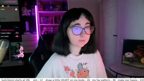 Snapshot of el_sweety chatting on July 23, 1:42 pm If you like it when I meow give me a thumbs up online show from July 23, 1:42 pm
