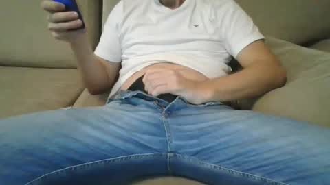 Snapshot of el_taringuero chatting on March 10, 3:23 am el_taringuero online show from March 10, 3:23 am