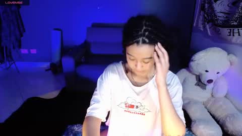 Ela  Help me reach 100 thumbs up online show from December 15, 7:35 am