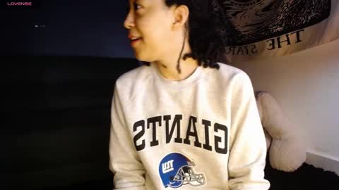 Ela  Help me reach 100 thumbs up online show from December 16, 3:51 am