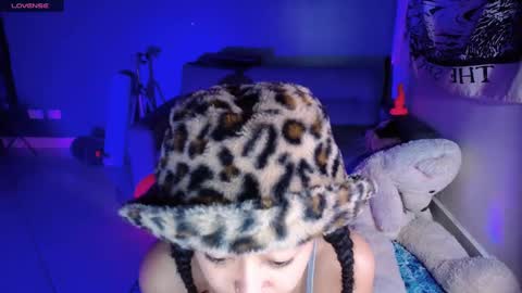 Ela  Help me reach 100 thumbs up online show from January 3, 2:43 am