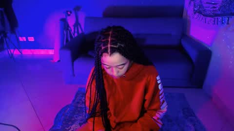 Ela  Help me reach 100 thumbs up online show from January 12, 9:19 am