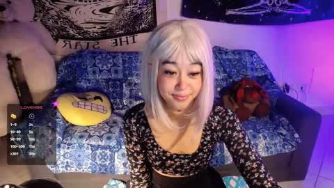 Ela  Help me reach 100 thumbs up online show from February 15, 1:42 am