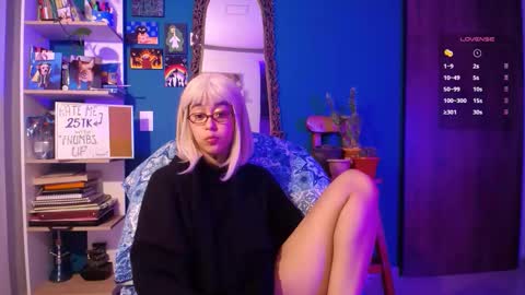 Ela  Help me reach 100 thumbs up online show from November 8, 7:08 am