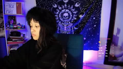 Snapshot of ela_0 chatting on June 7, 7:34 am Ela Help me reach 100 thumbs up online show from June 7, 7:34 am