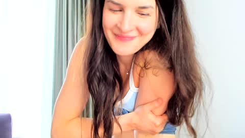 Snapshot of elaanna chatting on January 12, 12:23 pm Ela online show from January 12, 12:23 pm