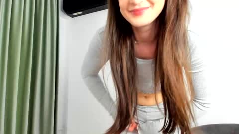 Snapshot of elaanna chatting on April 30, 6:42 am Ela online show from April 30, 6:42 am