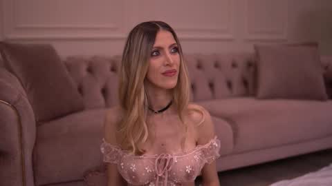 Ella online show from November 6, 5:41 am