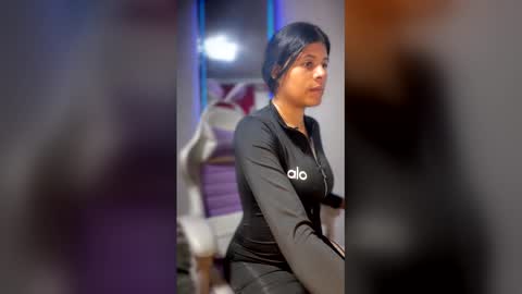 Snapshot of elahia__marquez chatting on December 18, 12:49 am Elahia online show from December 18, 12:49 am