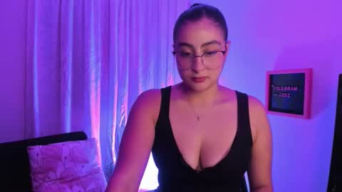 Elaia online show from October 22, 3:51 am