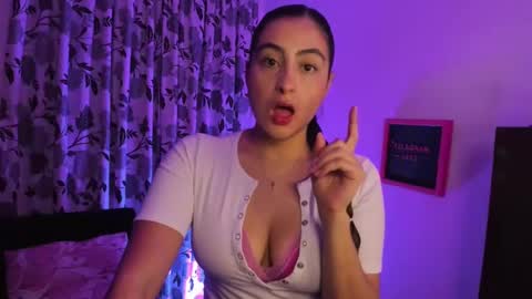 Elaia online show from November 6, 4:35 am