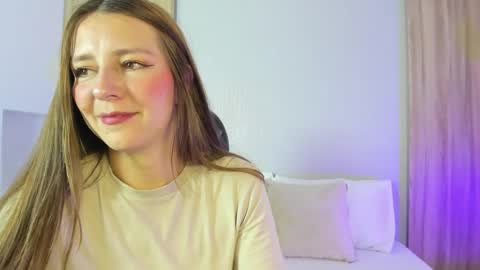 E L A I A online show from March 7, 7:11 pm