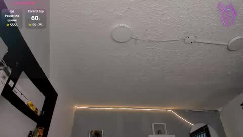 Snapshot of elaia_muller chatting on March 3, 10:31 pm Elaia online show from March 3, 10:31 pm