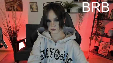 Snapshot of elainebeness chatting on December 1, 11:36 pm Your sweet girl online show from December 1, 11:36 pm