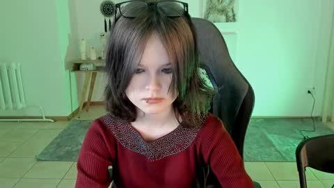 Snapshot of elainebeness chatting on December 4, 5:27 am Your sweet girl online show from December 4, 5:27 am