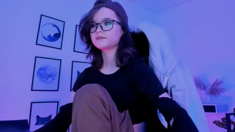 Snapshot of elainebeness chatting on December 20, 7:28 pm Your sweet girl online show from December 20, 7:28 pm