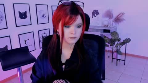 Snapshot of elainebeness chatting on January 7, 10:41 pm Your sweet girl online show from January 7, 10:41 pm
