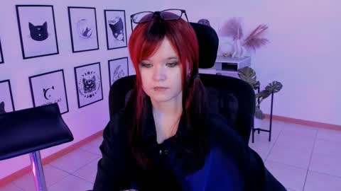 Snapshot of elainebeness chatting on January 8, 1:42 am Your sweet girl online show from January 8, 1:42 am