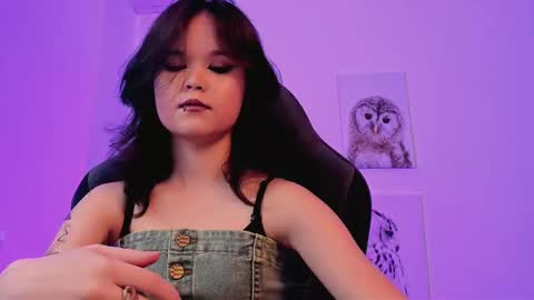 Snapshot of elainebeness chatting on March 8, 7:09 pm Your sweet girl online show from March 8, 7:09 pm