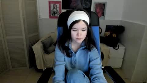 Snapshot of elainebeness chatting on October 1, 7:31 pm Your sweet girl online show from October 1, 7:31 pm