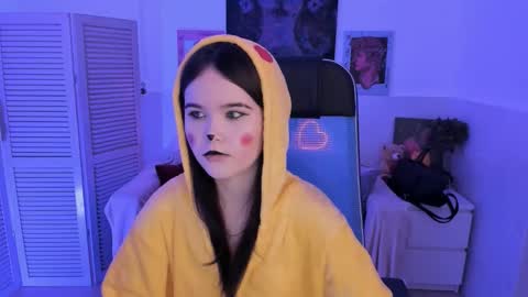 Snapshot of elainebeness chatting on November 8, 8:07 pm Your sweet girl online show from November 8, 8:07 pm