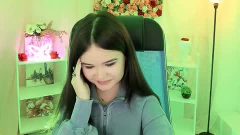 Snapshot of elainebeness chatting on November 15, 10:26 pm Your sweet girl online show from November 15, 10:26 pm