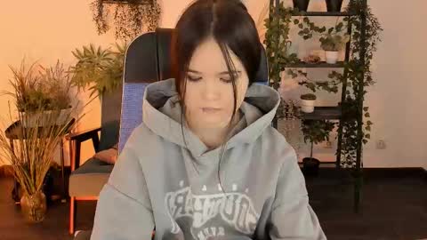 Snapshot of elainebeness chatting on December 14, 10:36 pm Your sweet girl online show from December 14, 10:36 pm