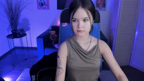 Snapshot of elainebeness chatting on January 15, 1:43 am Your sweet girl online show from January 15, 1:43 am