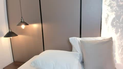 elara_bloom_ online show from April 22, 2:47 am