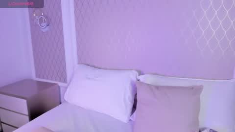 Snapshot of elara_bloom_ chatting on May 14, 2:51 am elara_bloom_ online show from May 14, 2:51 am