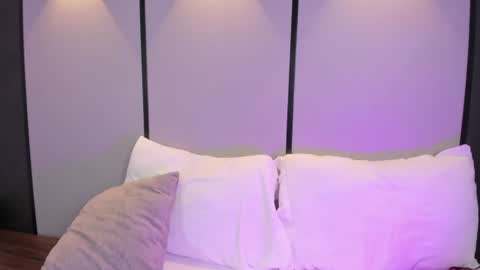 Snapshot of elara_bloom_ chatting on June 25, 2:22 am elara_bloom_ online show from June 25, 2:22 am