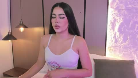 Snapshot of elara_bloom_ chatting on June 30, 2:23 am elara_bloom_ online show from June 30, 2:23 am