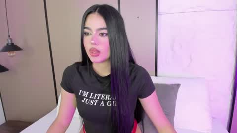 Snapshot of elara_bloom_ chatting on July 22, 2:14 am elara_bloom_ online show from July 22, 2:14 am