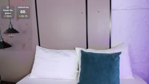 Snapshot of elara_bloom_ chatting on July 30, 2:43 am elara_bloom_ online show from July 30, 2:43 am