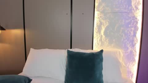 Snapshot of elara_bloom_ chatting on July 31, 3:06 am elara_bloom_ online show from July 31, 3:06 am