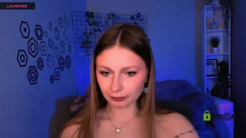 Snapshot of elara_night1 chatting on April 4, 6:11 am Elara online show from April 4, 6:11 am