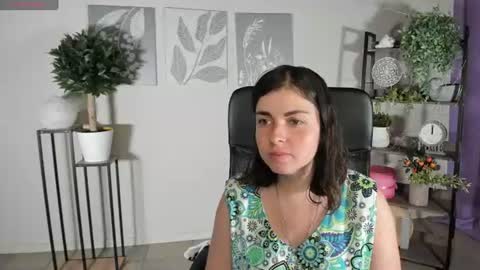Snapshot of elara_starfall chatting on June 30, 5:19 am Marta online show from June 30, 5:19 am