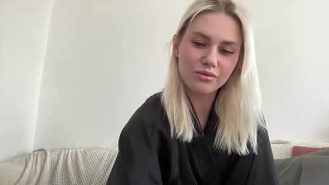 elaraluxxxe online show from September 17, 9:55 am