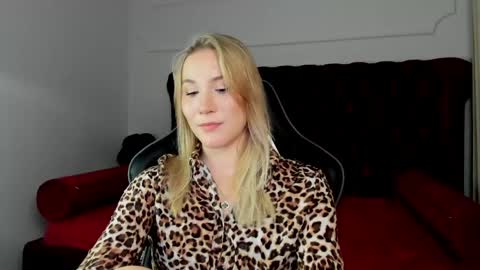 elaravoltage online show from April 20, 5:26 pm