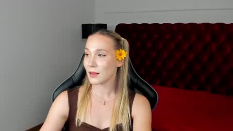 Snapshot of elaravoltage chatting on July 8, 5:17 pm elaravoltage online show from July 8, 5:17 pm