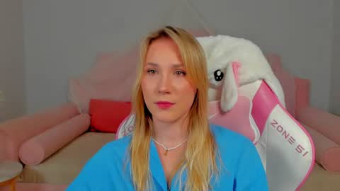 Snapshot of elaravoltage chatting on July 24, 5:44 pm elaravoltage online show from July 24, 5:44 pm