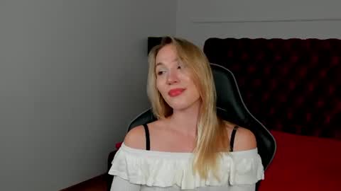 Snapshot of elaravoltage chatting on July 28, 12:48 pm elaravoltage online show from July 28, 12:48 pm