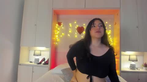 elarey_ online show from March 12, 12:00 pm