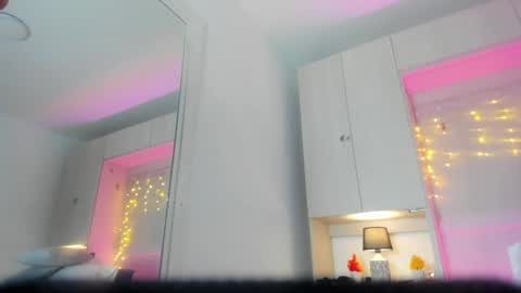 Snapshot of elarey_ chatting on May 1, 12:21 pm elarey_ online show from May 1, 12:21 pm