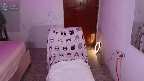 Snapshot of elaseles23 chatting on November 10, 11:15 pm elaseles23 online show from November 10, 11:15 pm