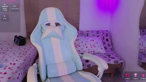 Snapshot of elaseles23 chatting on December 5, 2:31 am elaseles23 online show from December 5, 2:31 am