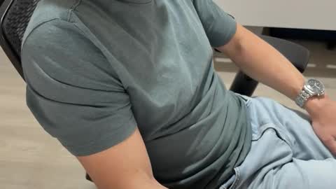 Snapshot of elc_2 chatting on March 11, 9:15 pm elc_2 online show from March 11, 9:15 pm